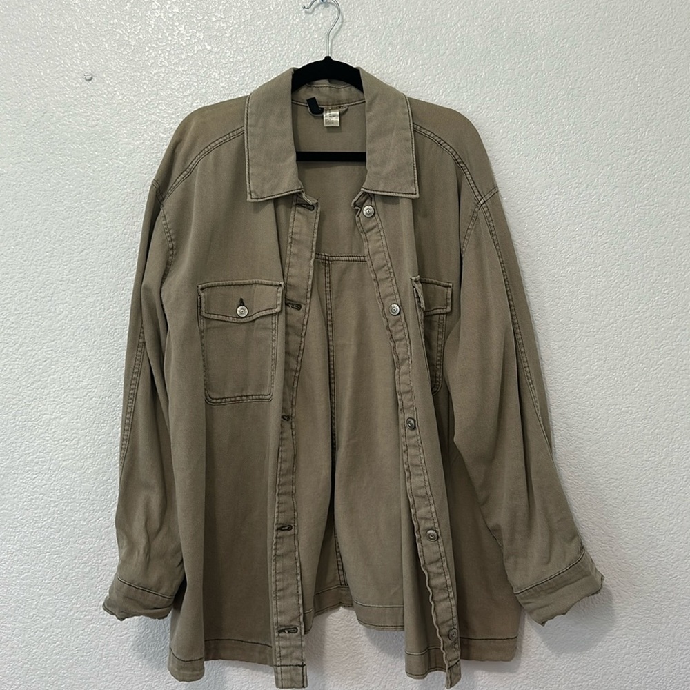 h&m • green button down